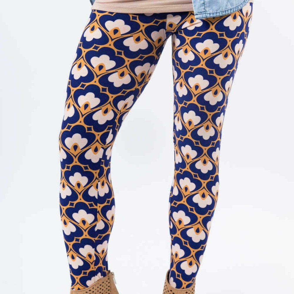 A&D FLORAL SCALLOP ADULT LEGGINGS SIZES S/M NWT